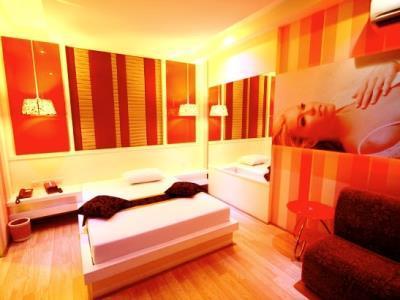 Hotel Pretty And 3*