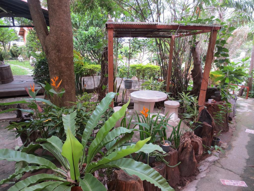 Resort Ban Tonnam Suan Phueng
