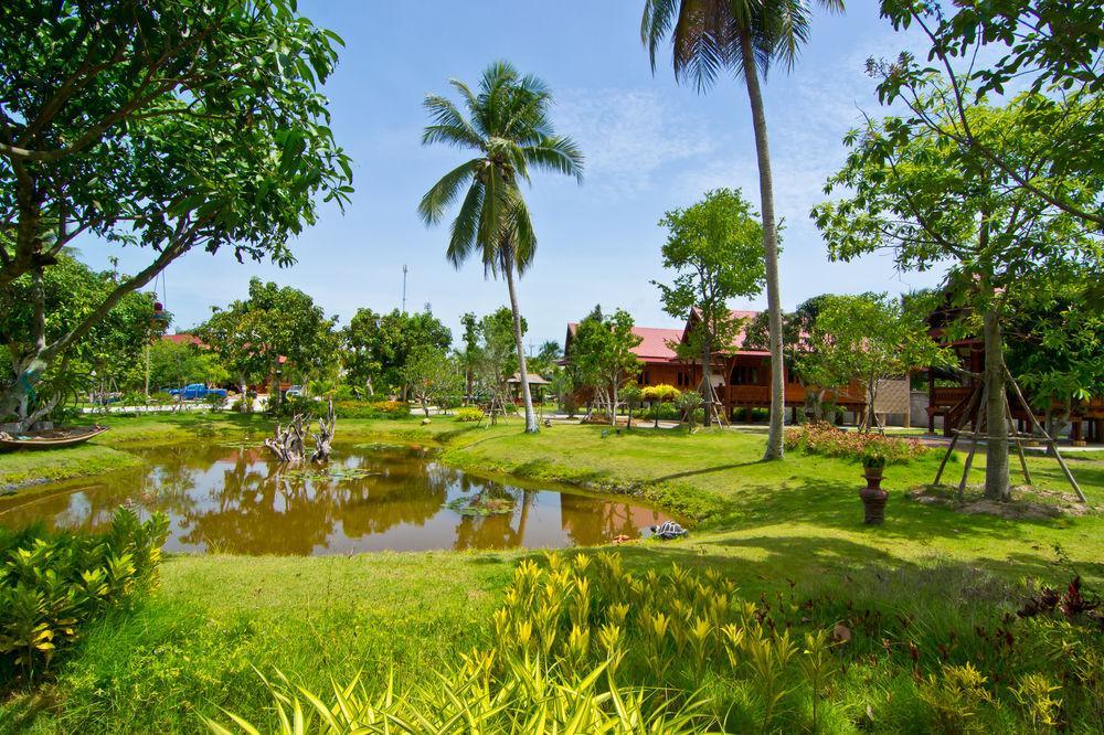 Bueng Bua Thong Ban Huai Yai