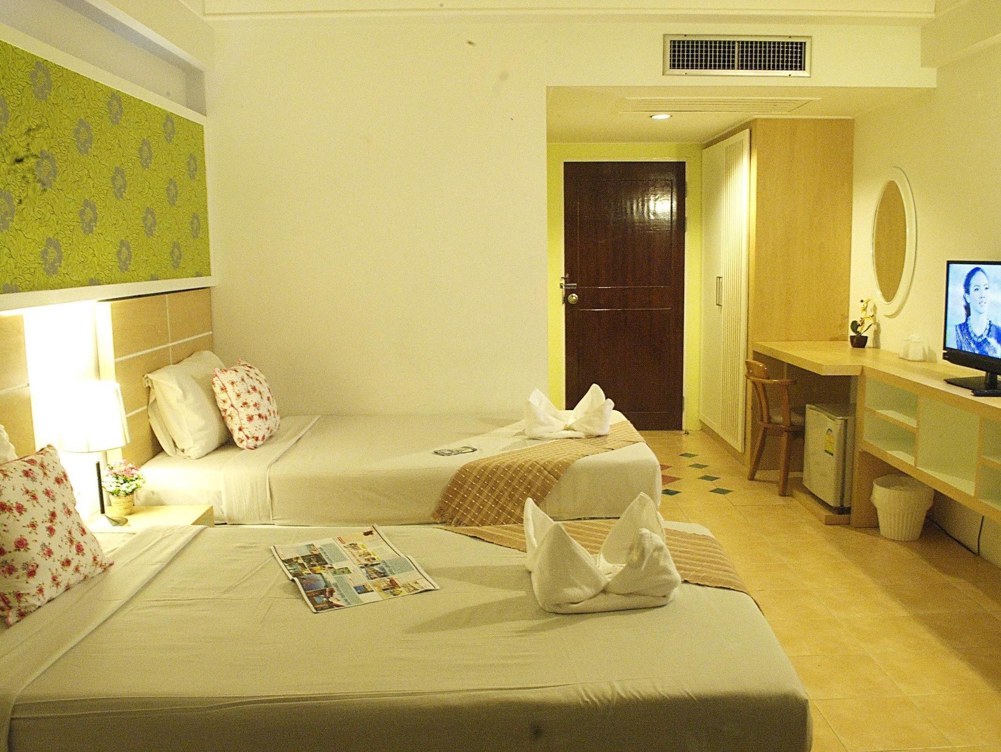 Hotel The Greenery 3*