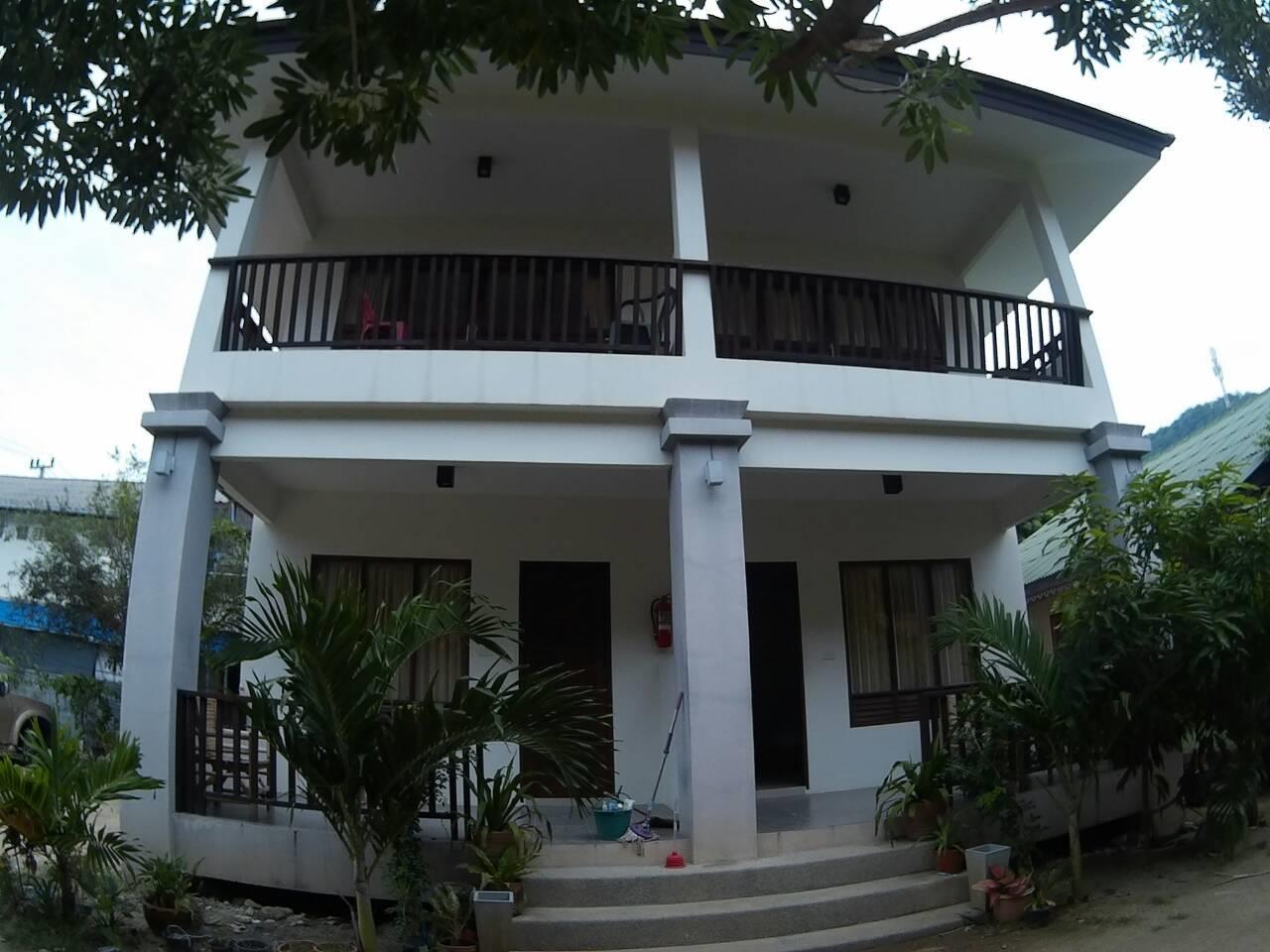Modern Resort Haad Rin