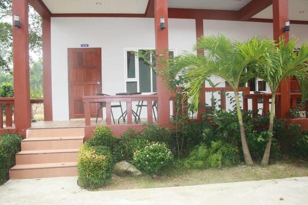 Tamarind Twin Resort 3*