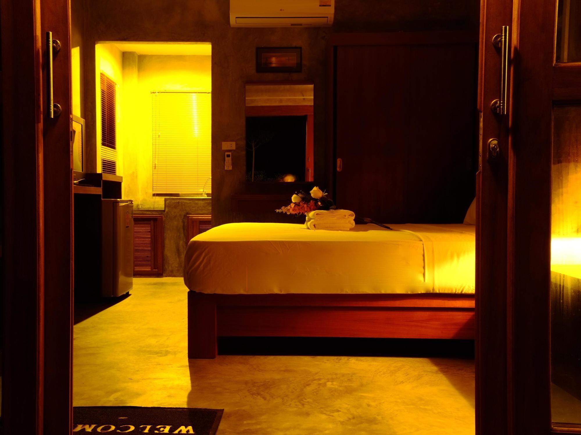 Phangan Palm & Restaurant Resort