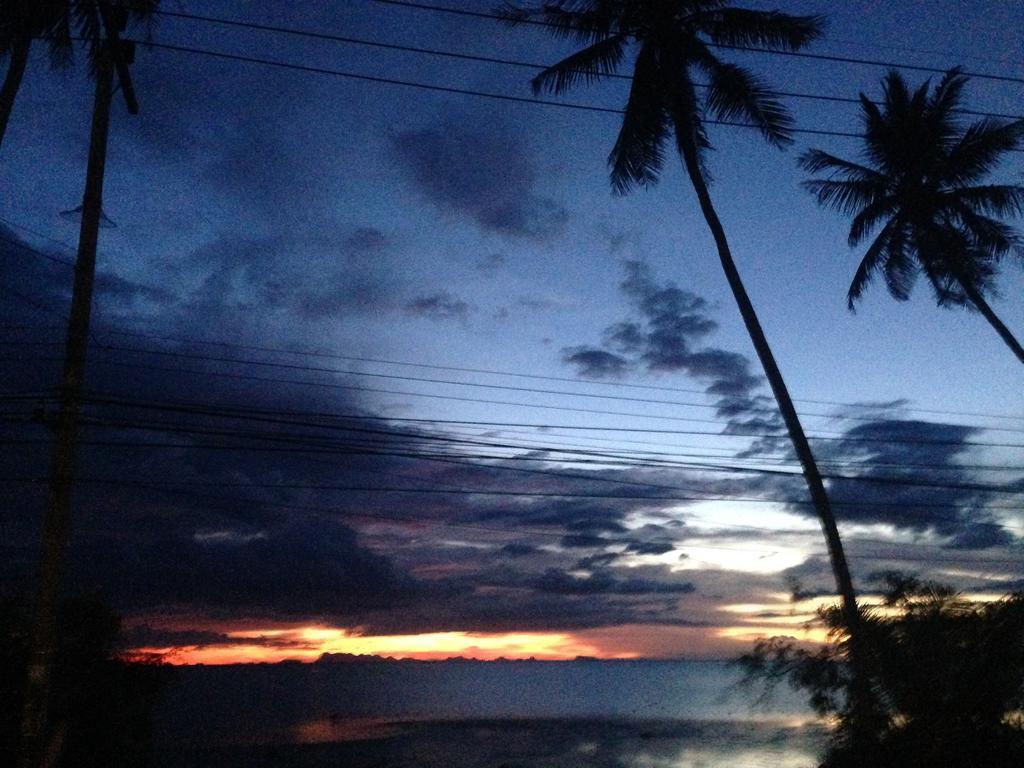 The Ford Sunset 2* Wok Tum