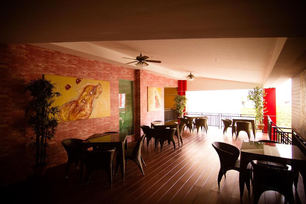 Roseate Hotel 3*