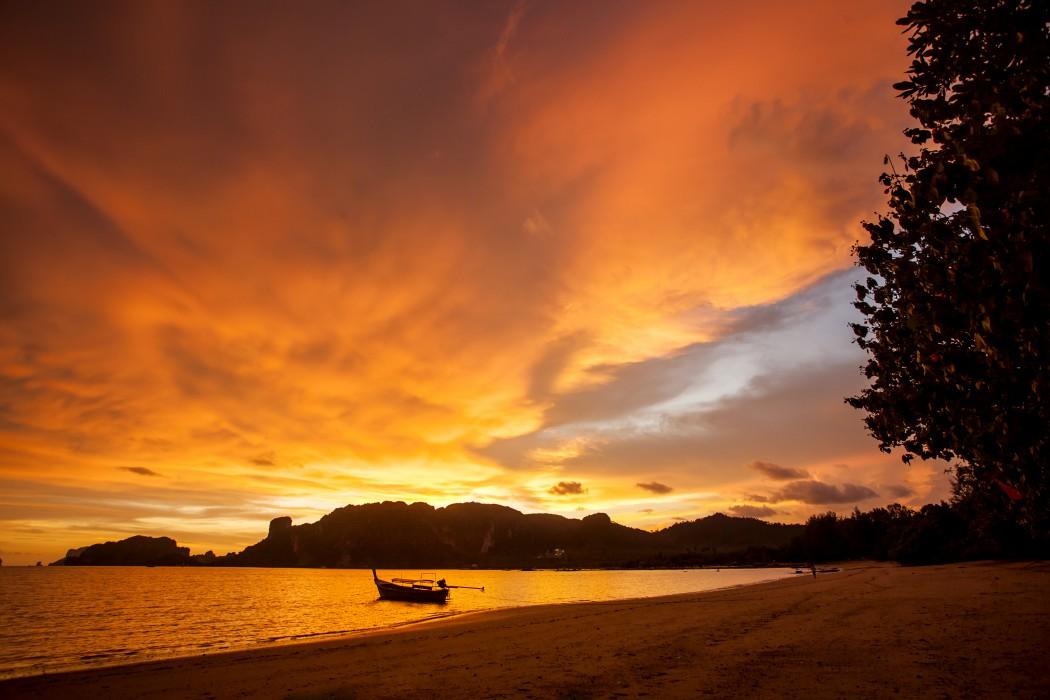 Avani Cliff Krabi 4*