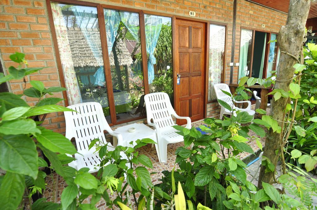 Dee Dee Beach House Guest house 2*