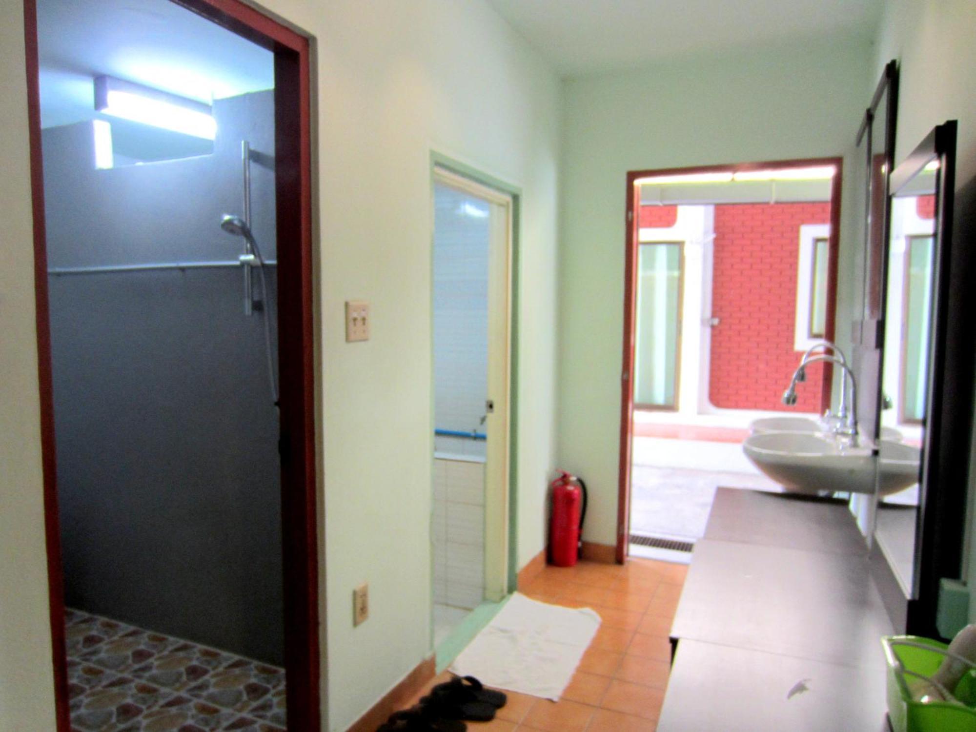 Hostel Sakura House *