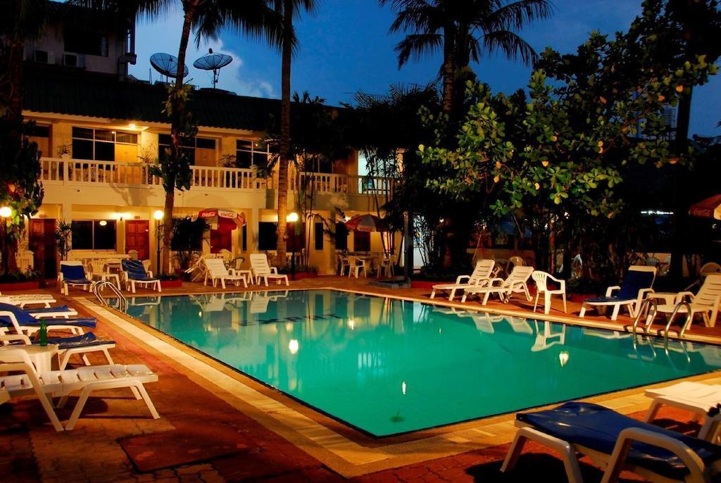Hotel The Expat Patong