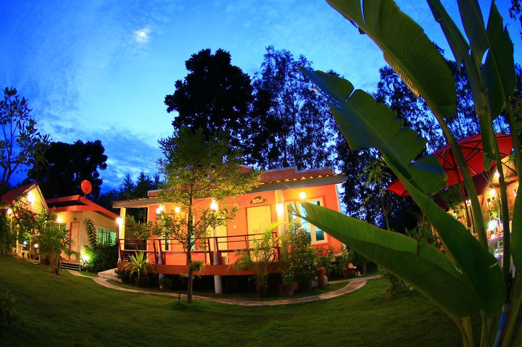 Resort Hacker's Hill Camping & Suan Phueng