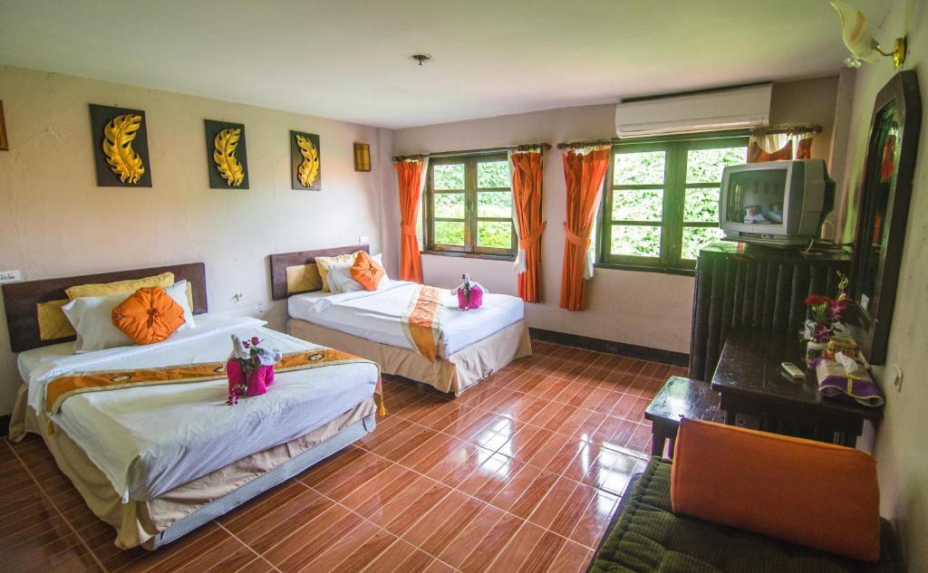 Guitar Hotel