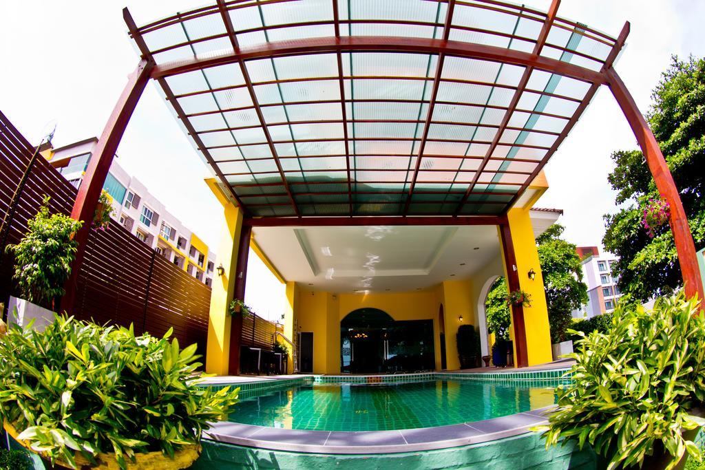 Hotel Coasta Bangsaen Si Racha