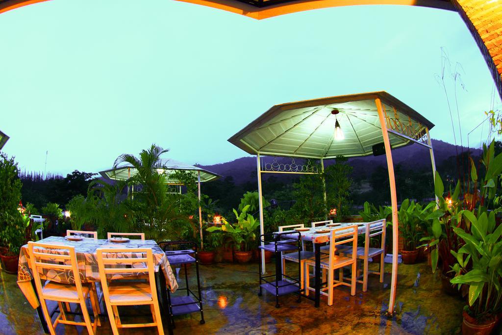 Resort Khunkhao Tamnanprai Suan Phueng