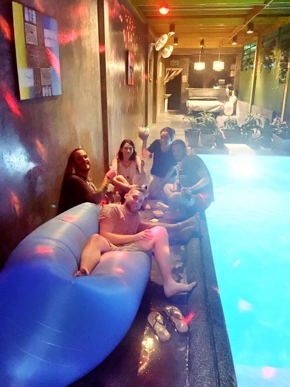 Hostel Your