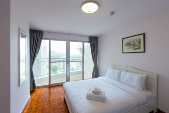 Baan Tiewklurn Beachfront Condomium