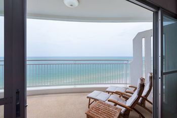 Hotel Baan Tiewklurn Beachfront Condomium