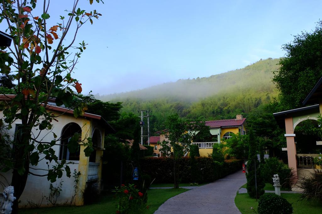 Stamp Hills 3*