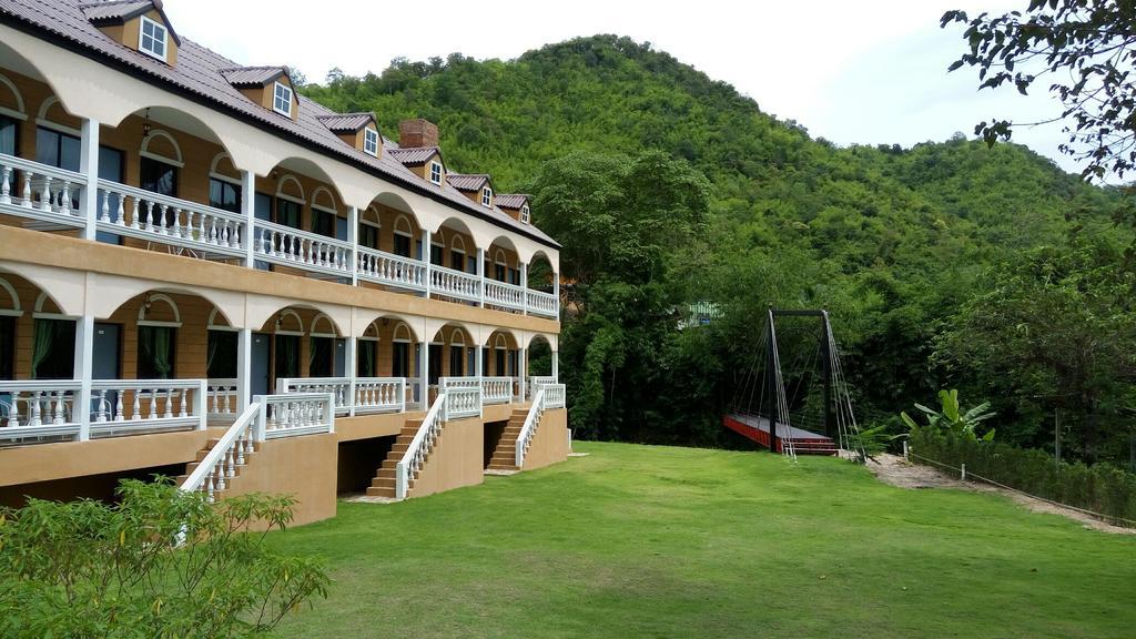 Resort Stamp Hills 3*