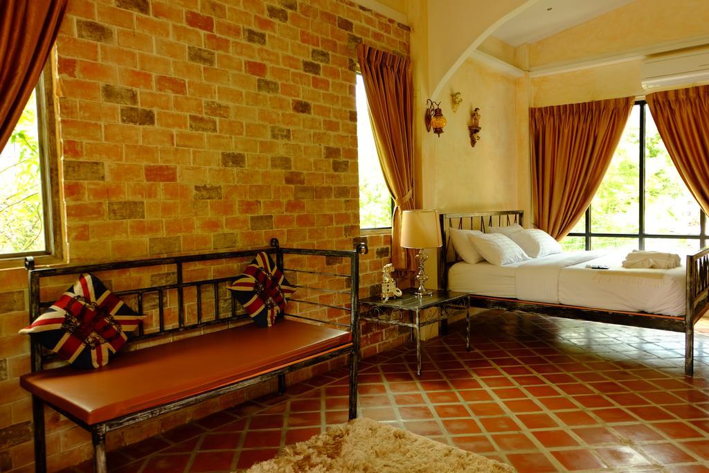 Resort Stamp Hills Suan Phueng