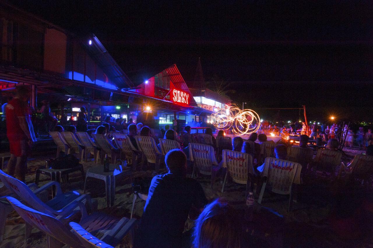 Twin Palms Hostel *