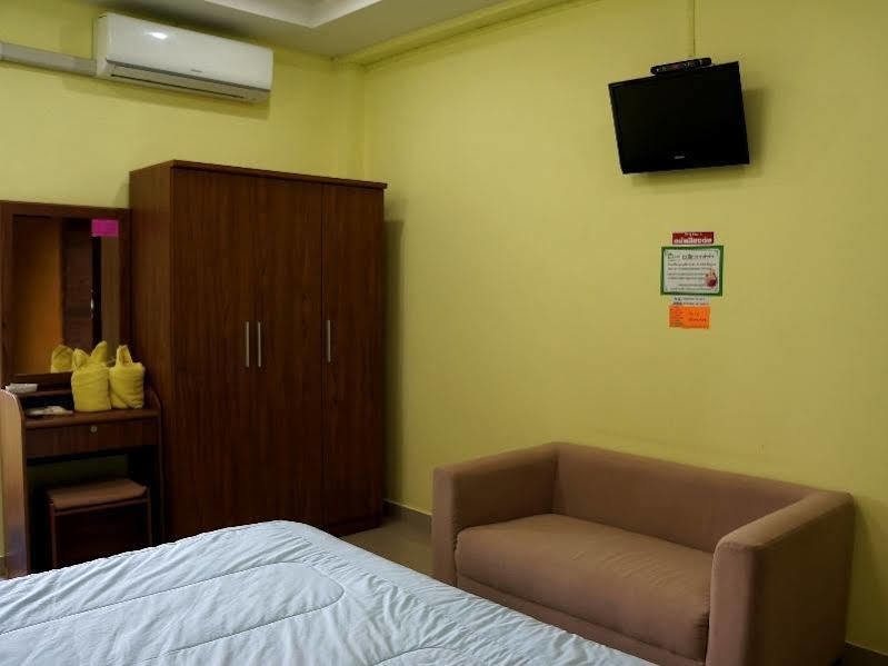 Baansuanjit Hotel