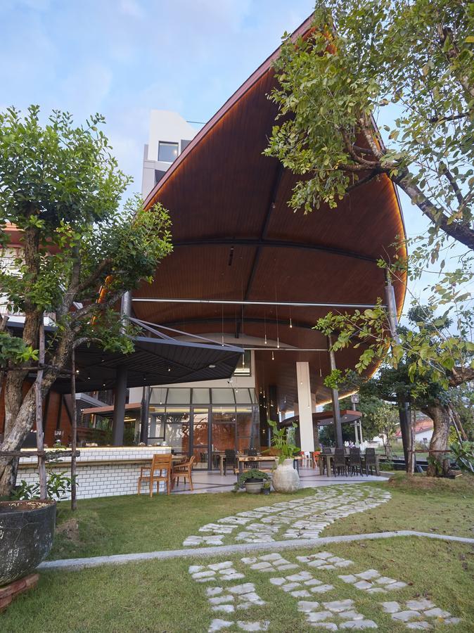 Whale - Sha Hotel HHQ