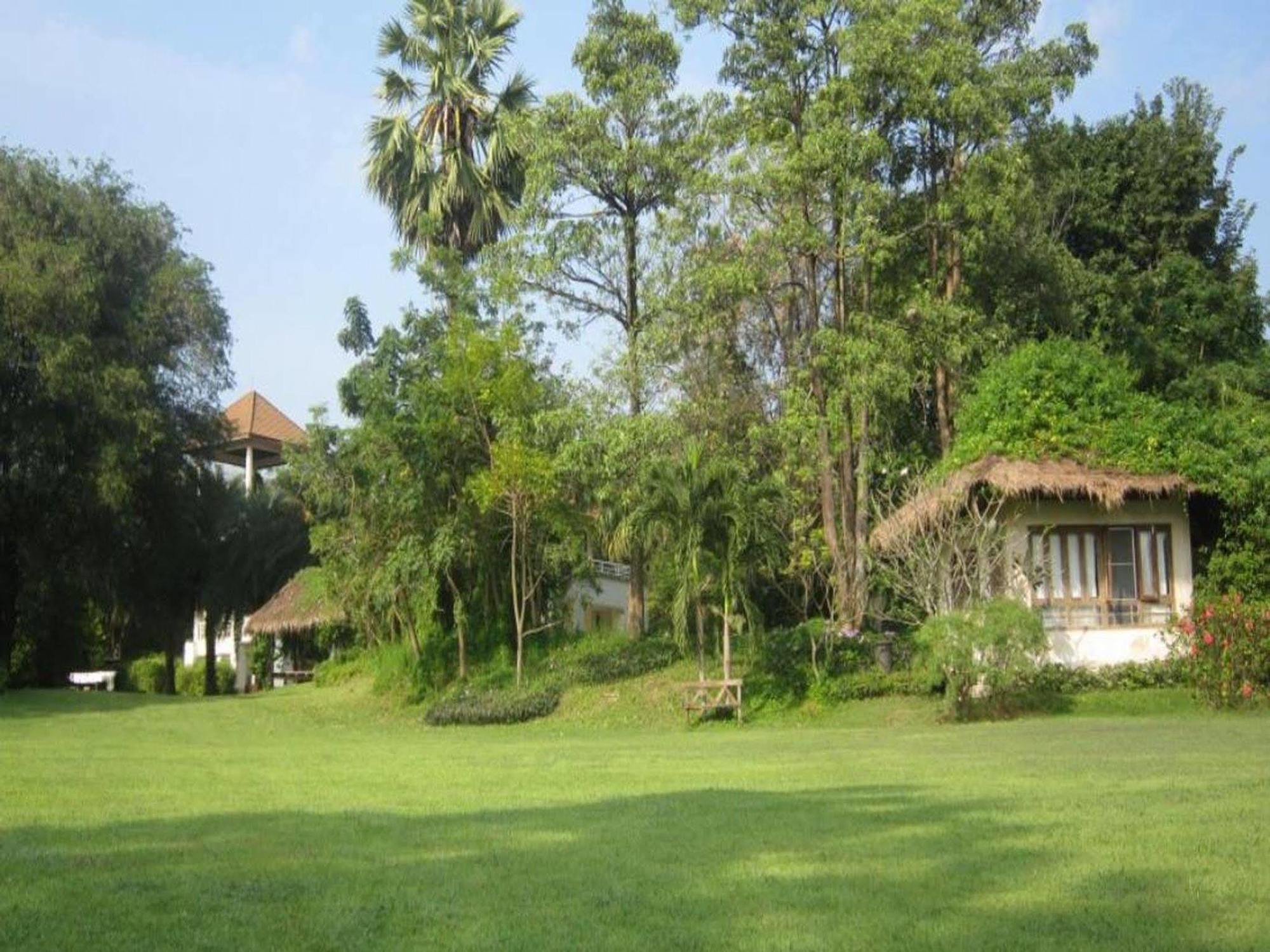 Hakuna Matata Nature Resort 3*
