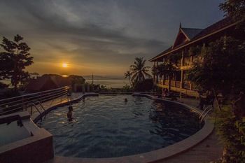 Sea Rock Resort 2*