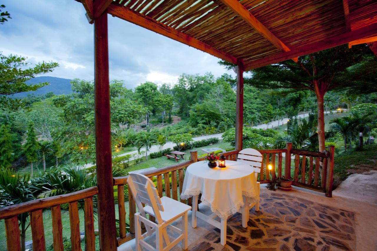 Panalee And 3* Suan Phueng