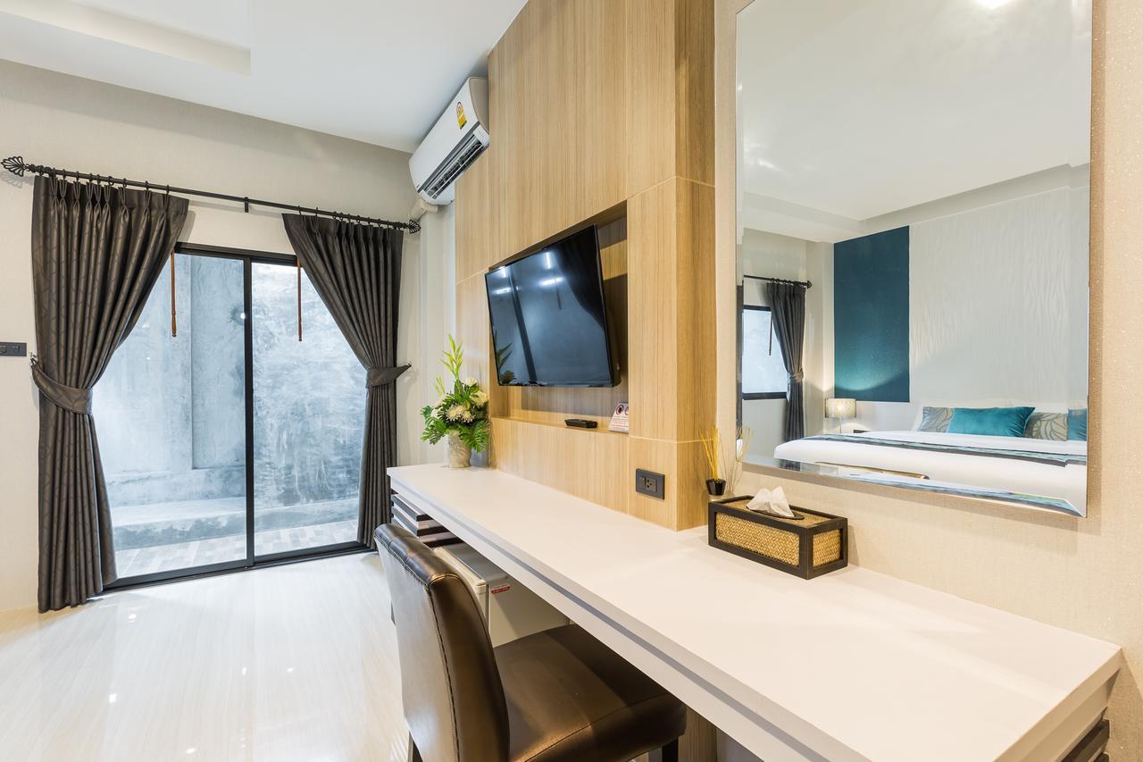 Hotel The 3*