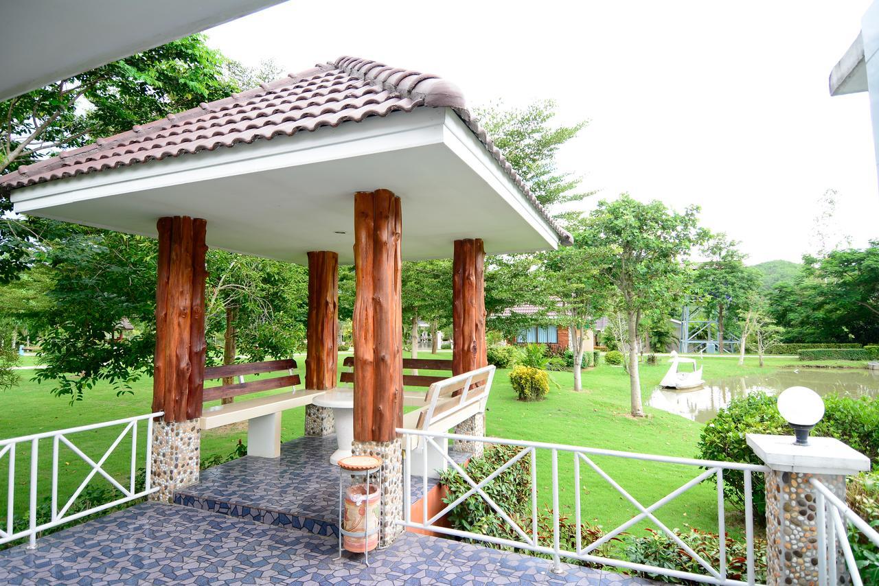 Resort Tanaosri & Creekside