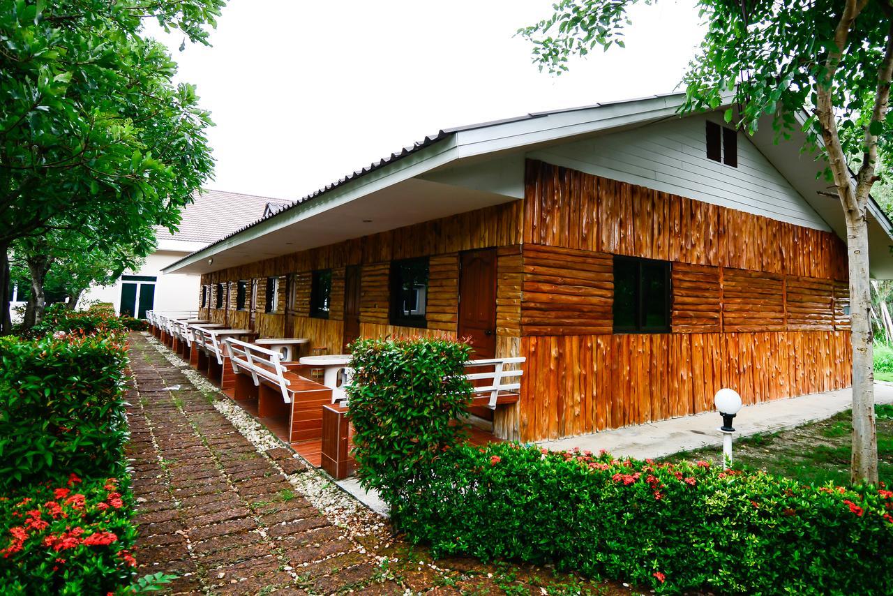 Tanaosri & Creekside Resort Suan Phueng