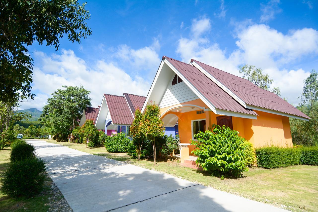 Resort Tanaosri & Creekside Suan Phueng