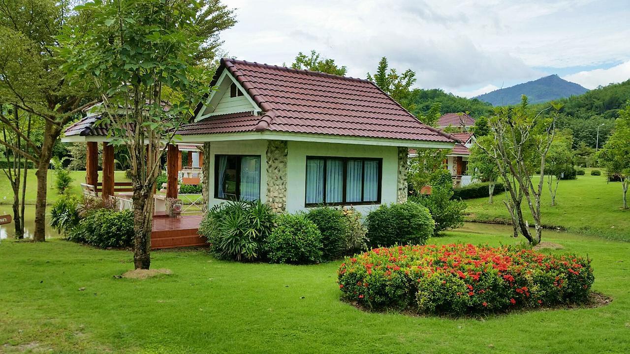 Resort Tanaosri & Creekside