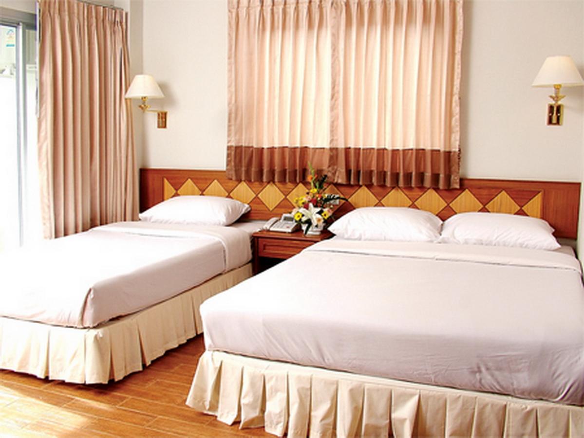 River Hotel