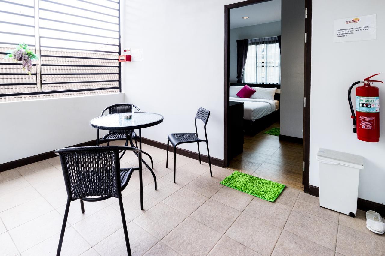 The Cube Sathorn Boutique Hotel: Modern Near Bts Surasak Bangkok