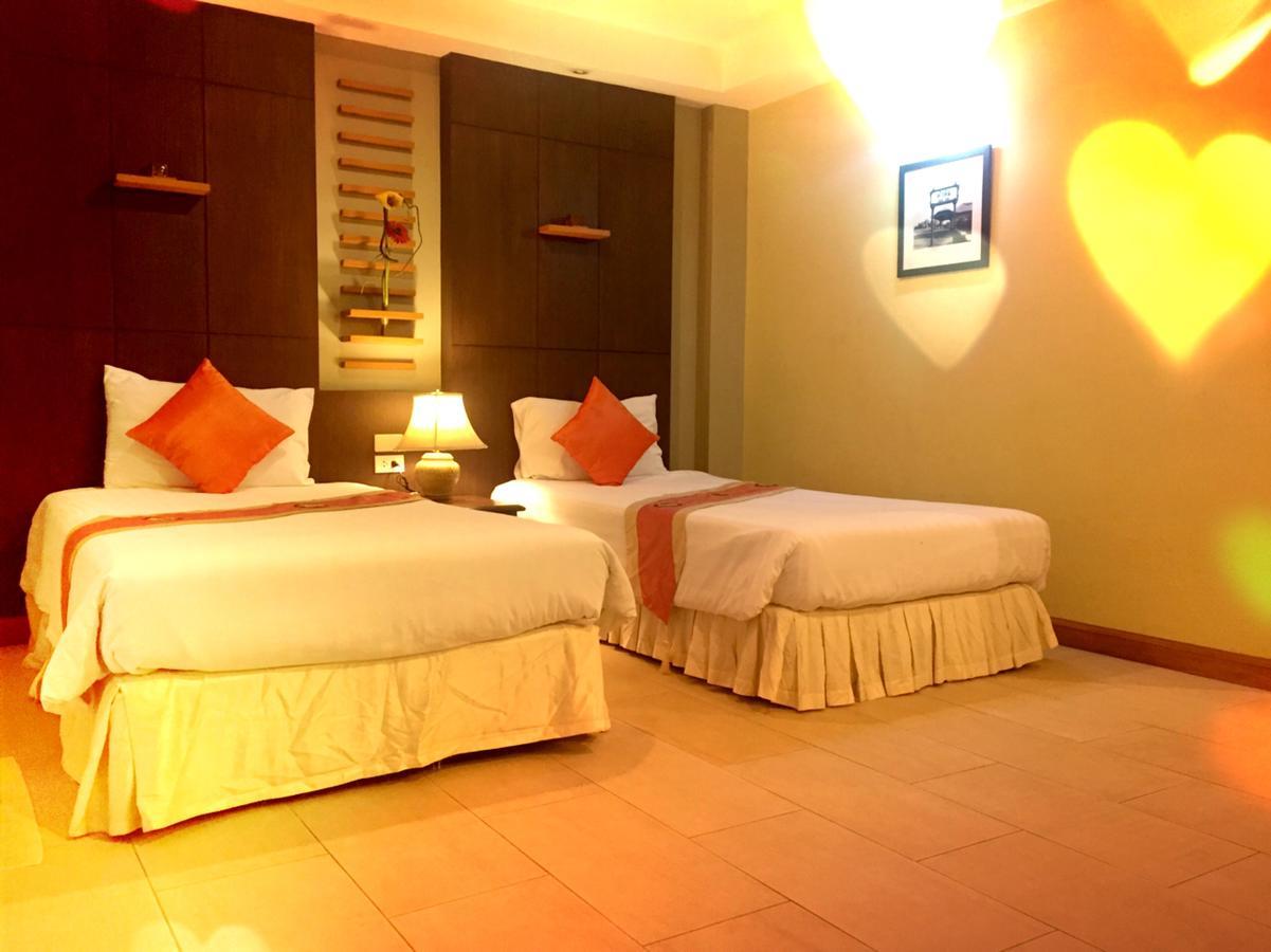 Hotel White HHQ