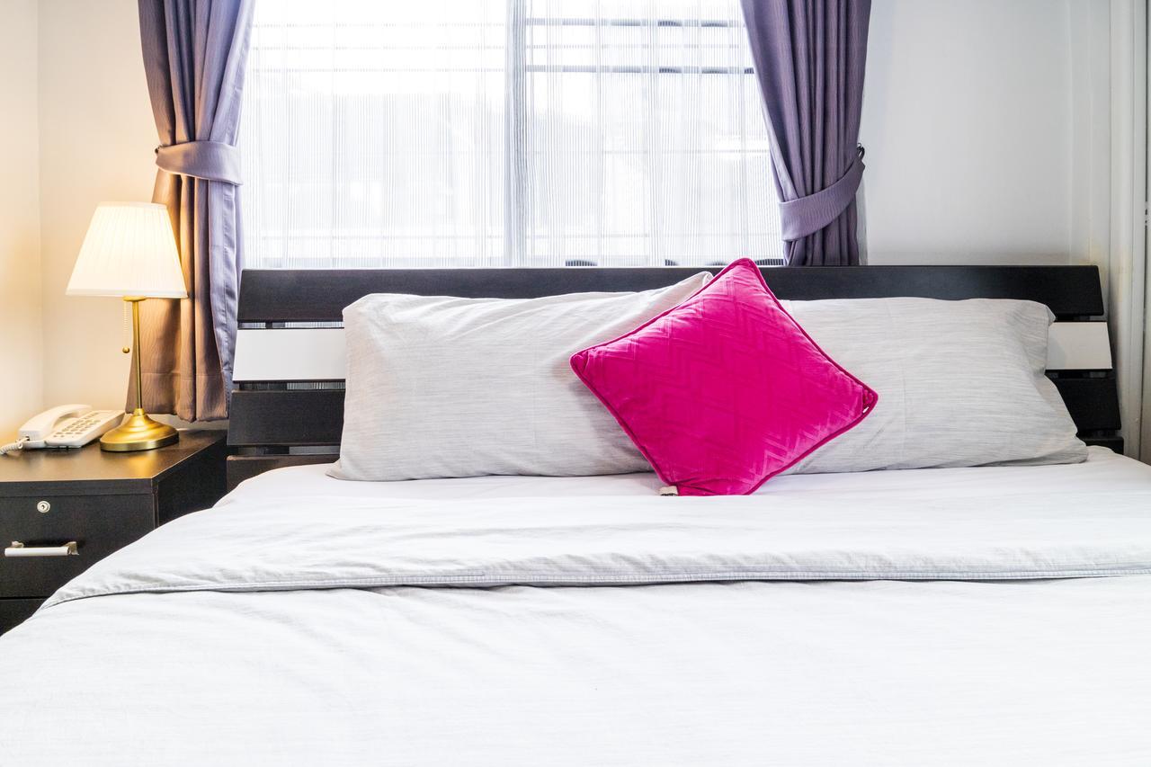 The Cube Sathorn Boutique Hotel: Modern Near Bts Surasak Bed & Breakfast Bangkok