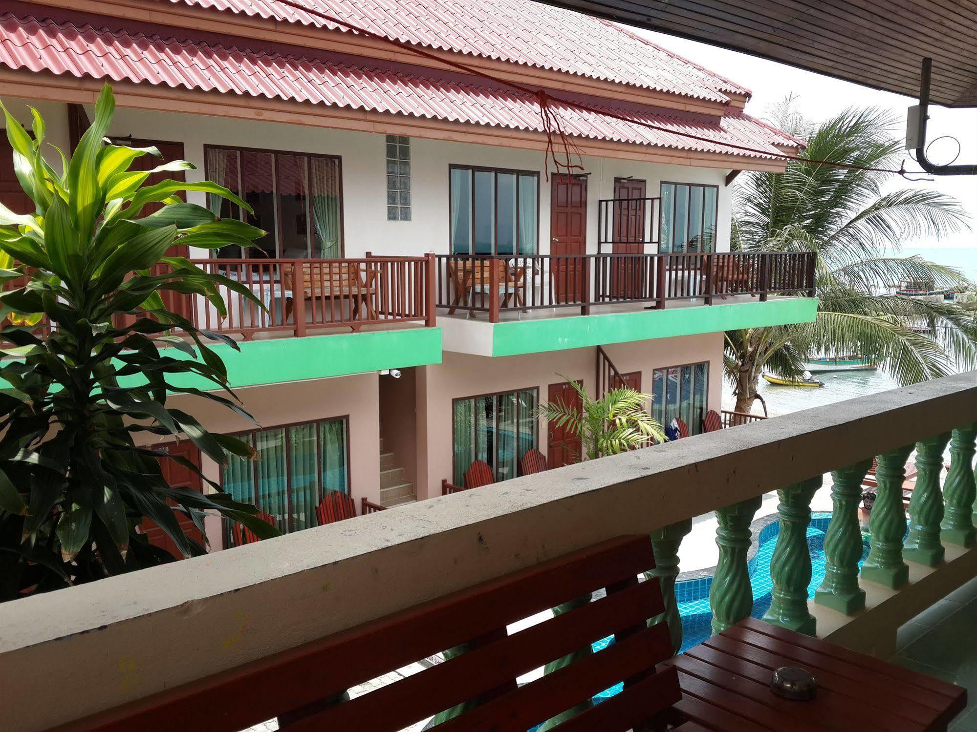 Resort Mr. Black Haad Rin