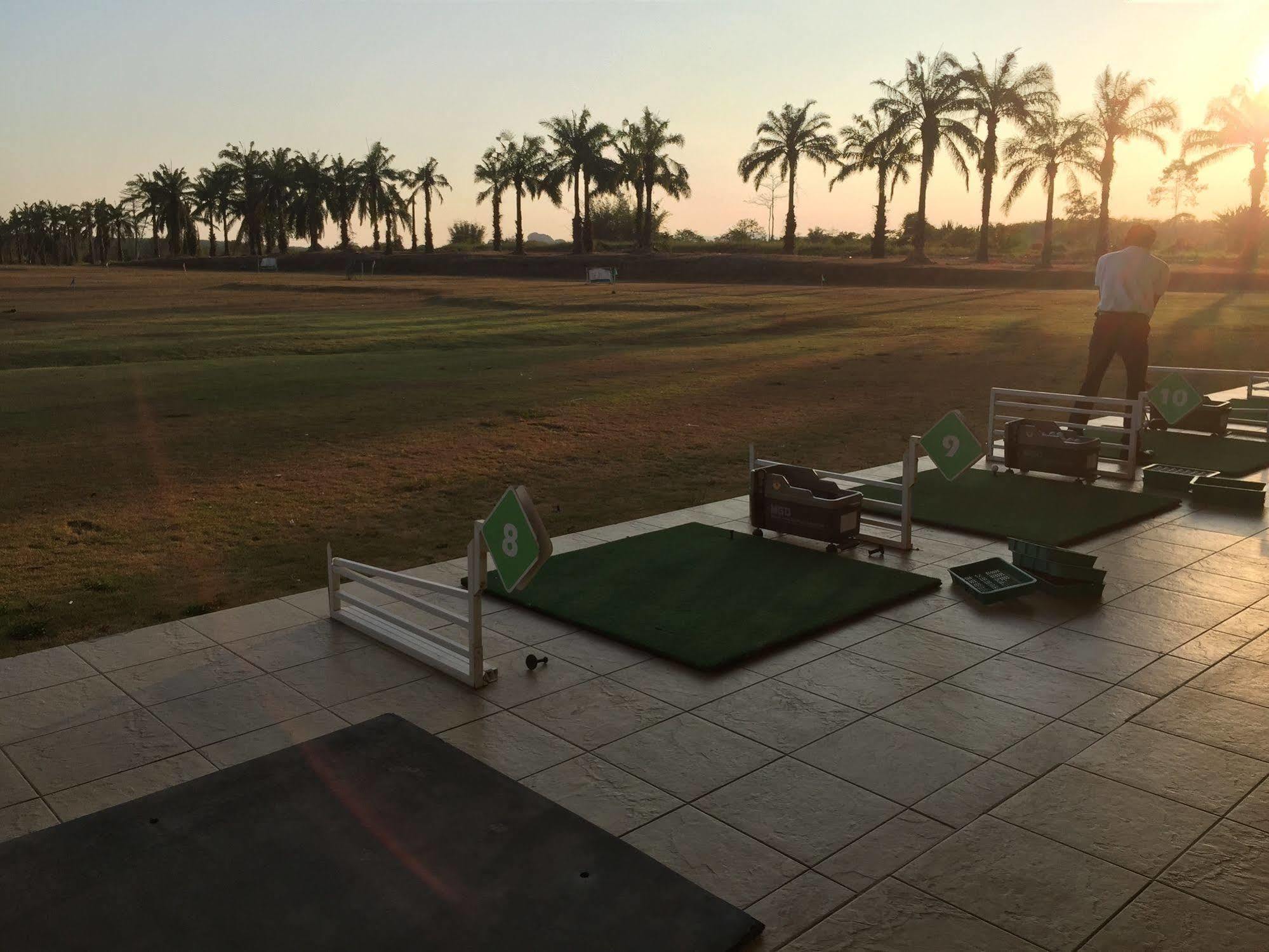 Palm Driving Range &