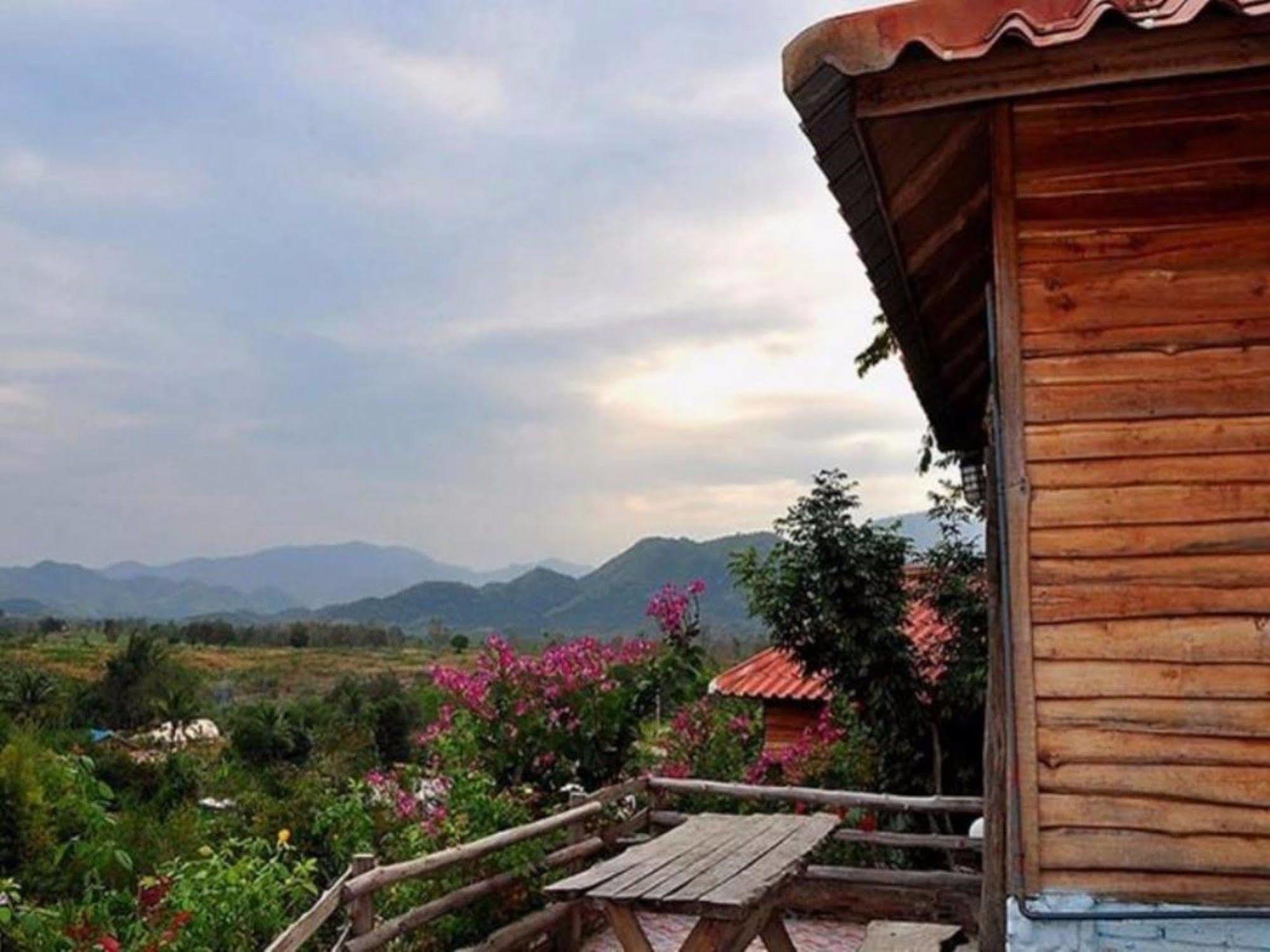 Ingmhok Country Mountain View