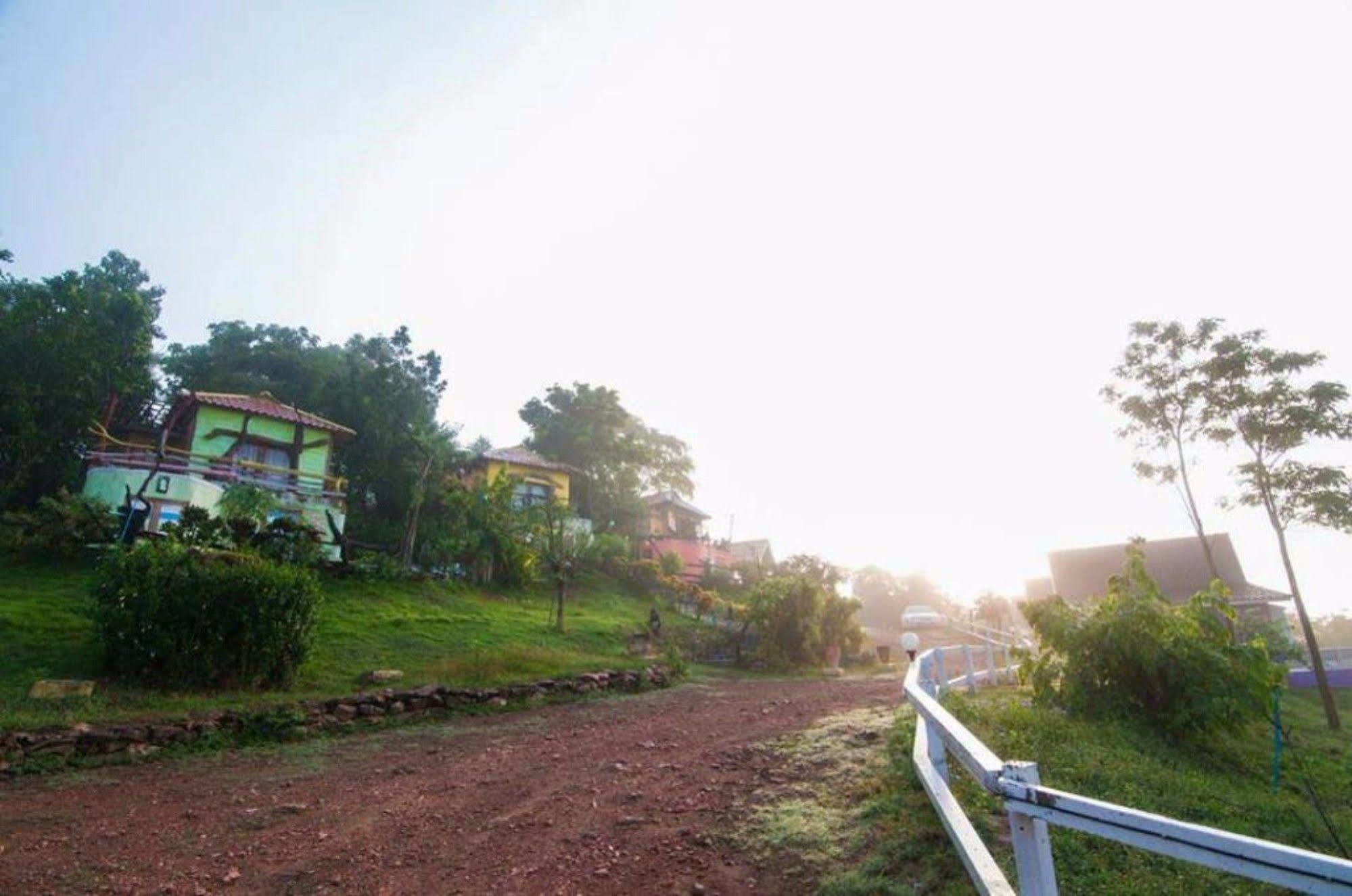 Ingmhok Country Mountain View Hotel Suan Phueng