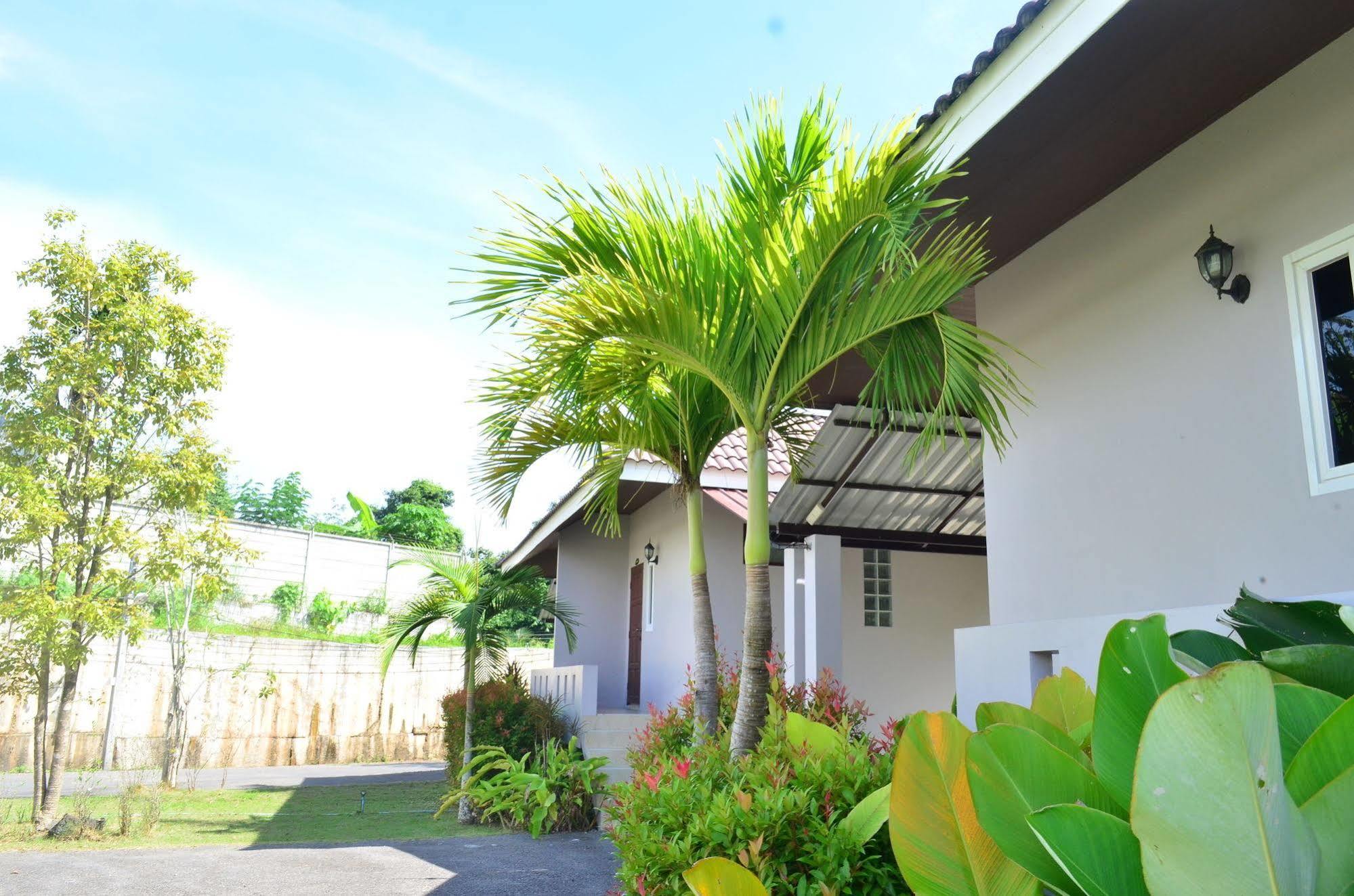 Baansuan Rimnam Resort 2*
