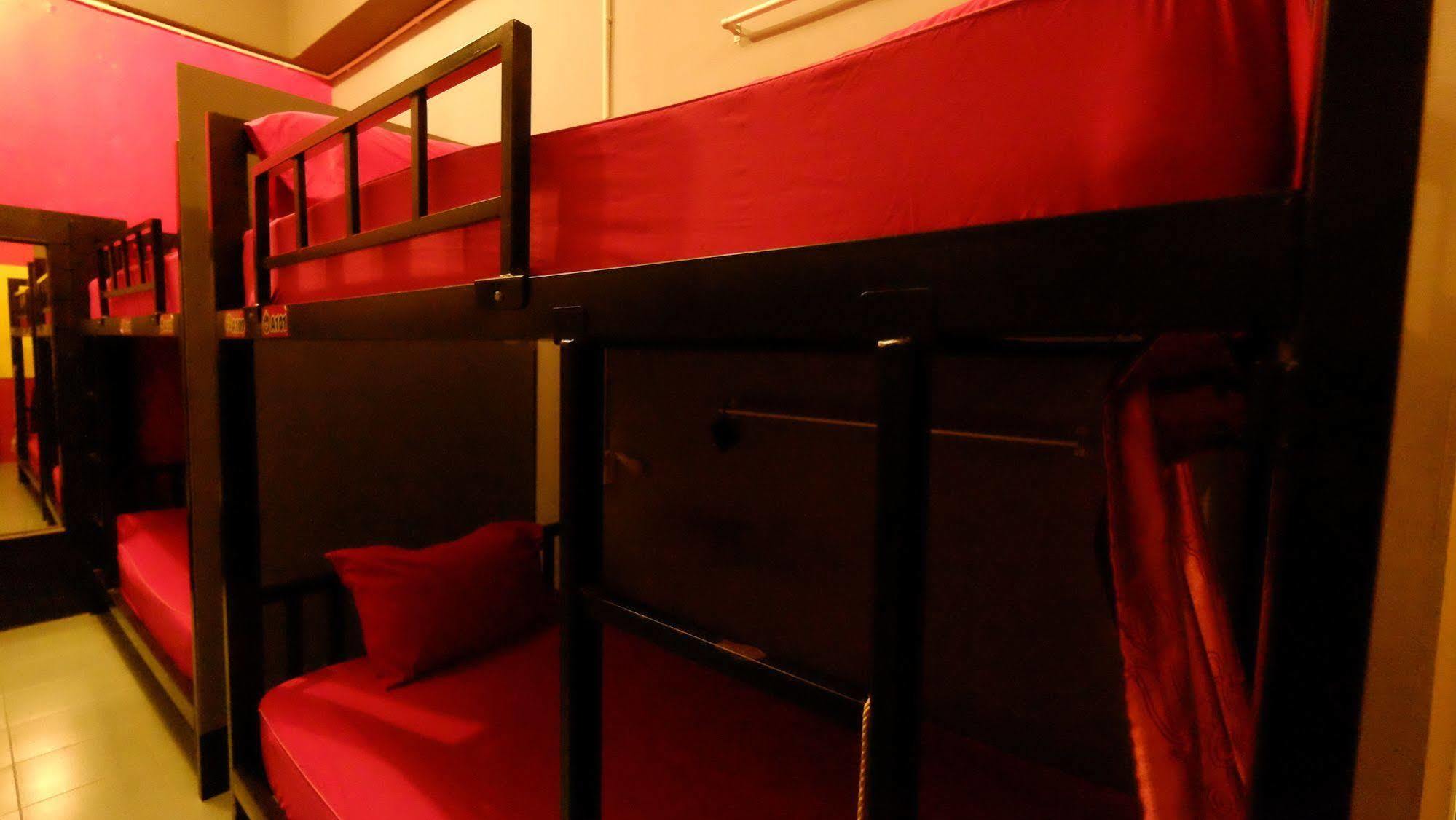 Let It Bee Econo Hostel Koh Lanta
