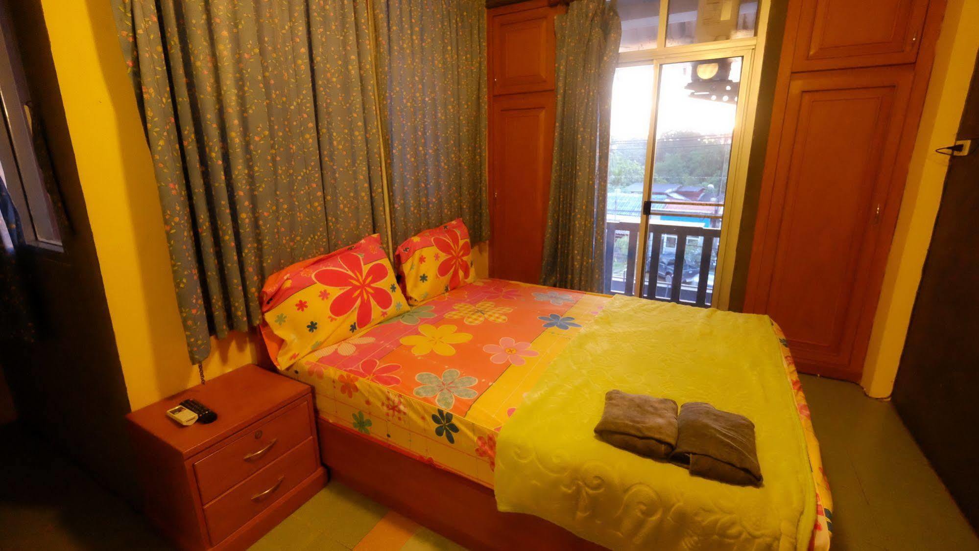Let It Bee Econo Hostel *