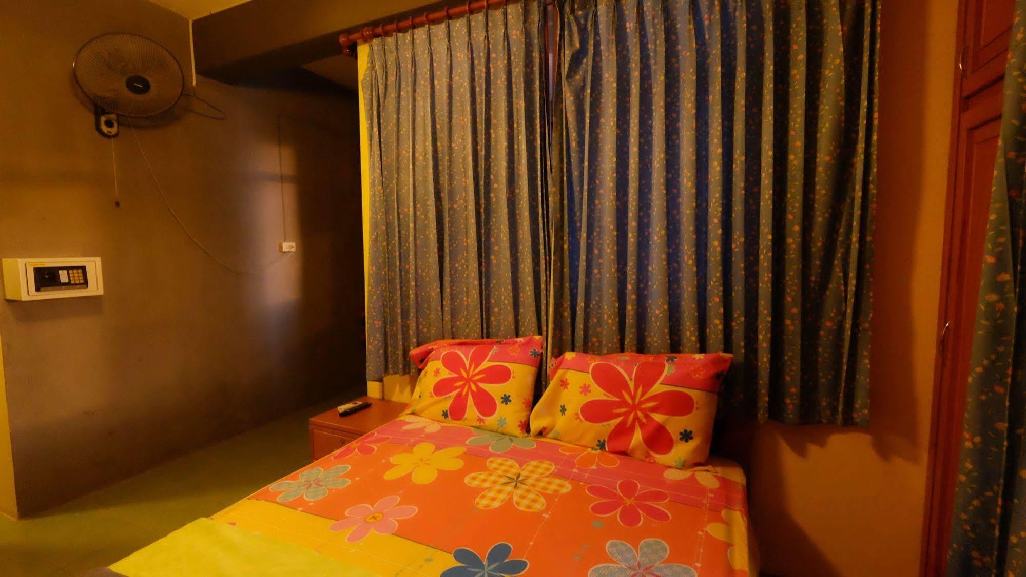 Hostel Let It Bee Econo *