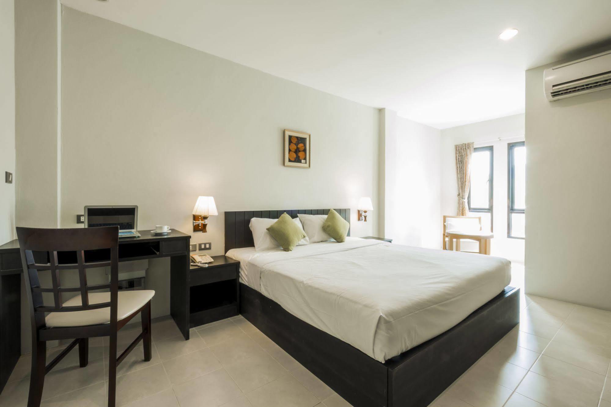 Hotel G House 3*