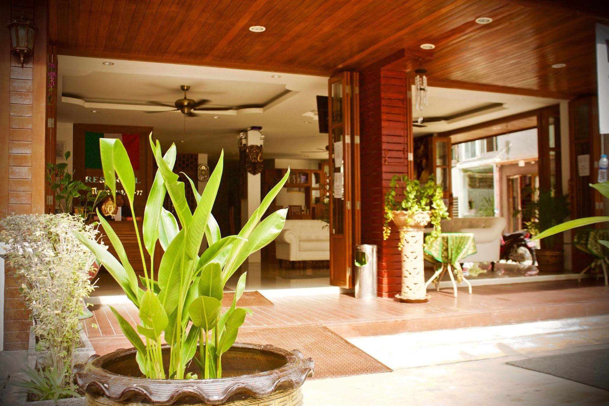 New Life Phuket Classic Hotel