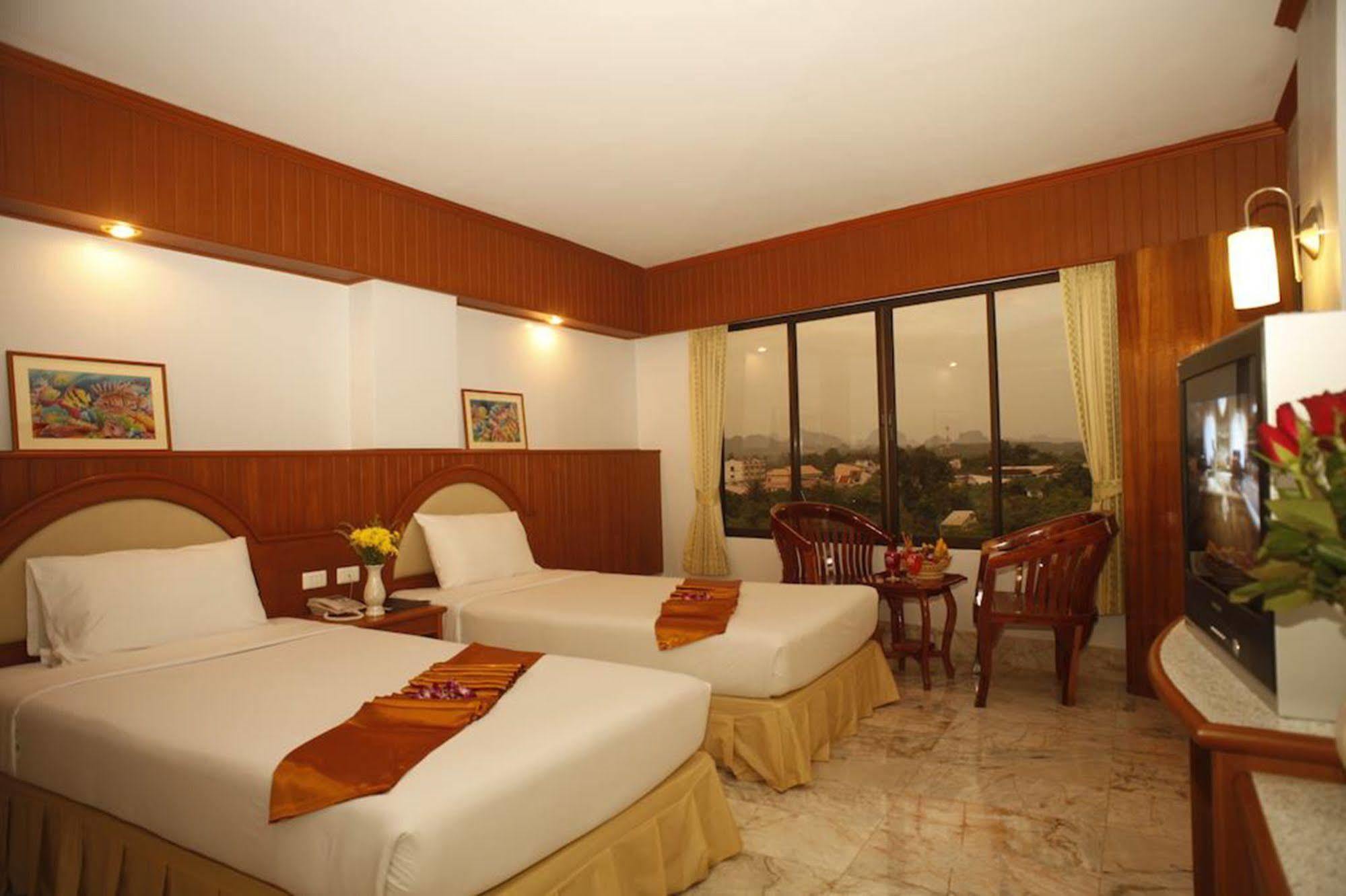 Boon Siam Hotel