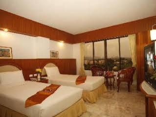Boon Siam 3*